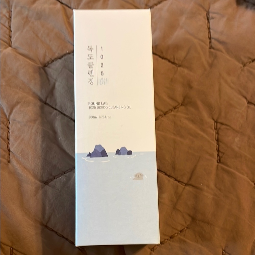 White and Blue Exfoliating Cleanser